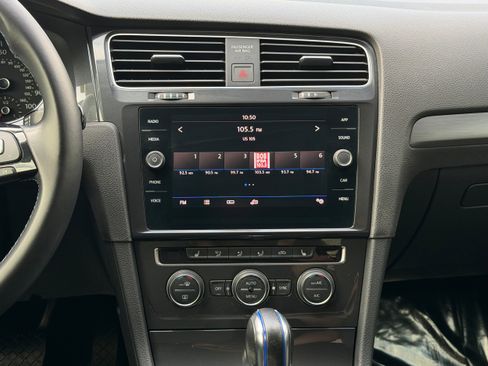 Used 2019 Volkswagen e-Golf SE image 14