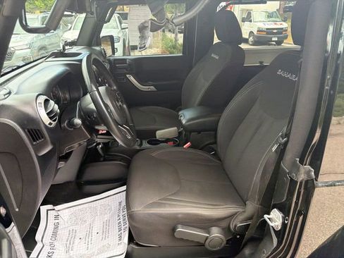 Used 2018 Jeep Wrangler Sahara w/ Connectivity Group AWD/4WD image 9