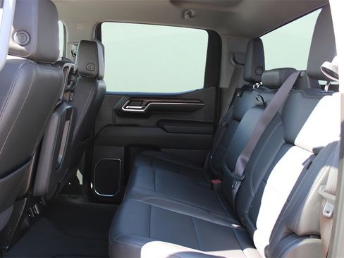 Used 2024 GMC Sierra 1500 SLT image 17