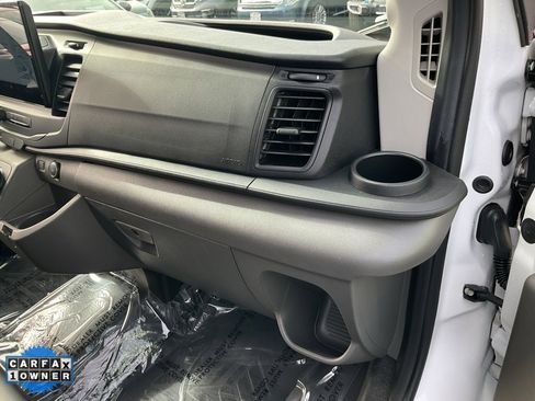 Used 2022 Ford E-Transit Medium Roof image 42