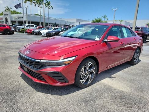 Used 2025 Hyundai Elantra SEL FWD image 3