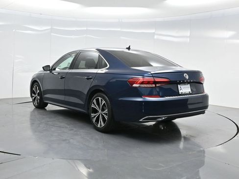 Used 2022 Volkswagen Passat 2.0T SE FWD image 6