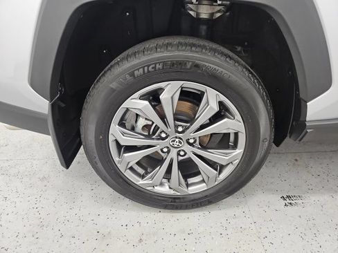Used 2022 Toyota RAV4 XLE Premium AWD/4WD image 8