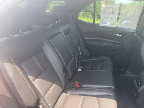 Used 2022 Chevrolet Equinox Premier FWD image 18