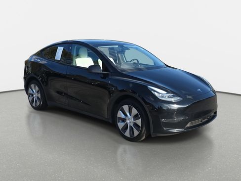 Used 2023 Tesla Model Y Long Range image 3