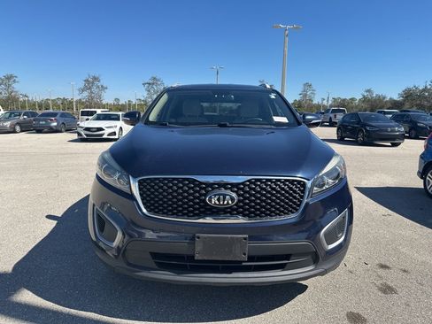 Used 2017 Kia Sorento LX image 2