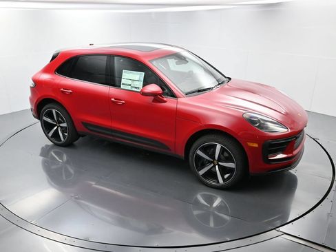 Certified 2025 Porsche Macan AWD/4WD image 38