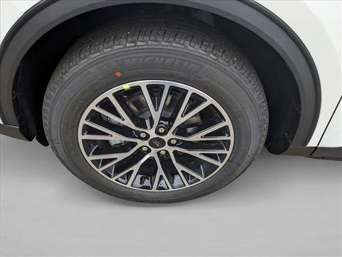 Used 2024 Ford Escape SE image 10