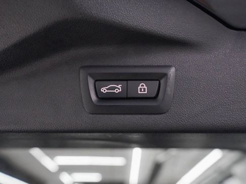 Used 2023 BMW X7 M60i w/ Executive Package image 46