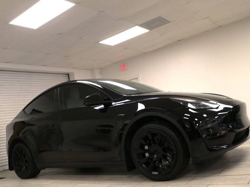Used 2023 Tesla Model Y Long Range AWD/4WD image 9