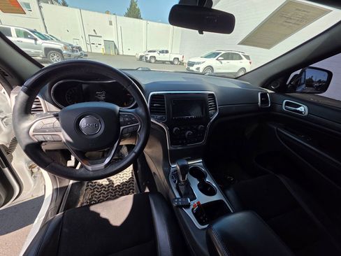Used 2021 Jeep Grand Cherokee Laredo X AWD/4WD image 12