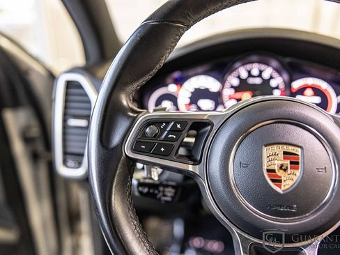 Used 2023 Porsche Cayenne w/ Premium Package image 25