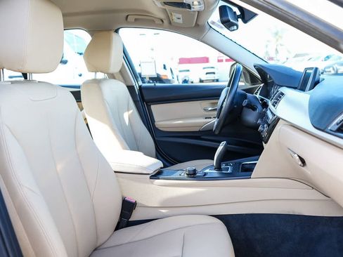 Used 2018 BMW 320i Sedan RWD image 17