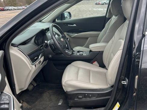 Used 2023 Cadillac XT4 Premium Luxury w/ Technology Package AWD/4WD image 7