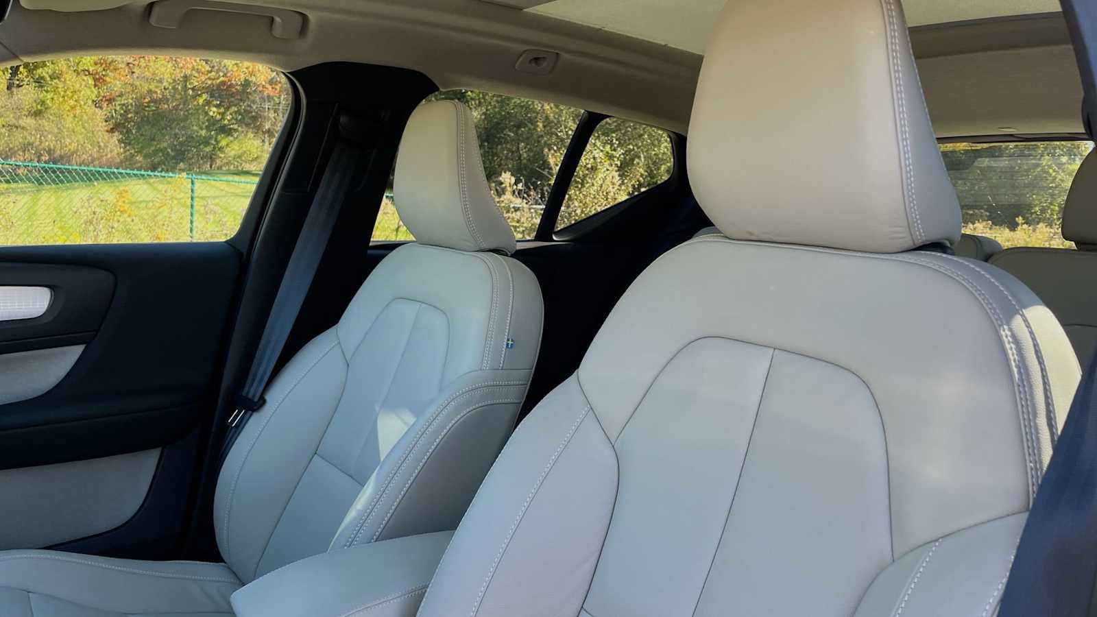 Used 2022 Volvo XC40 T5 Momentum w/ Premium Package AWD/4WD image 28