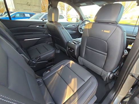 New 2026 Chevrolet Traverse LT image 11