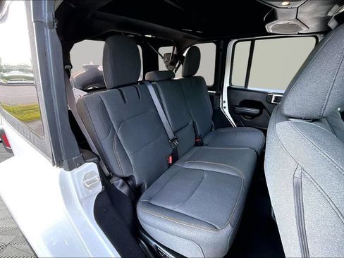 Used 2024 Jeep Wrangler Unlimited AWD/4WD image 19