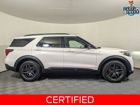 Certified 2025 Ford Explorer ST-Line image 2