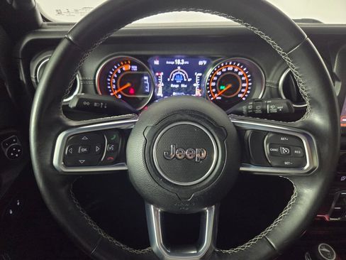Used 2020 Jeep Wrangler Unlimited Sahara AWD/4WD image 16
