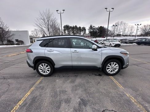 Used 2023 Toyota Corolla Cross LE w/ Moonroof Package image 2