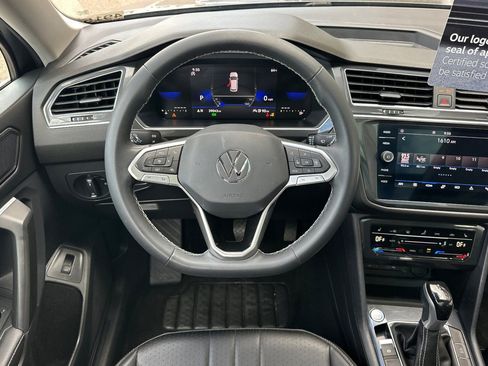 Used 2023 Volkswagen Tiguan SE w/ Panoramic Sunroof Package FWD image 14