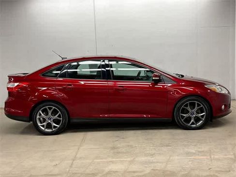 Used 2014 Ford Focus SE w/ Equipment Group 201A image 3