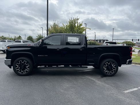 Used 2025 Chevrolet Silverado 2500 LT w/ Safety Package image 7