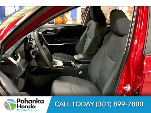 Used 2025 Toyota RAV4 XLE image 18