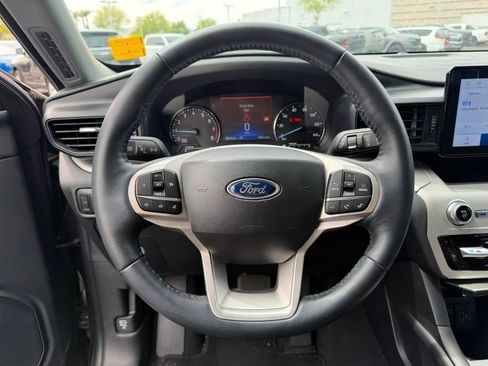 Used 2023 Ford Explorer XLT RWD image 16