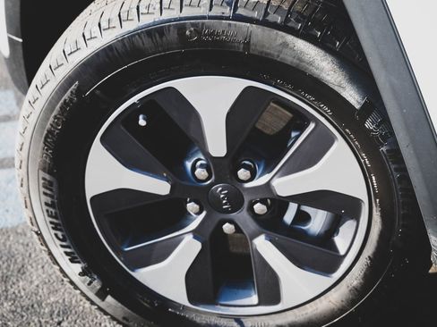 Used 2022 Jeep Grand Cherokee Limited 4xe image 32