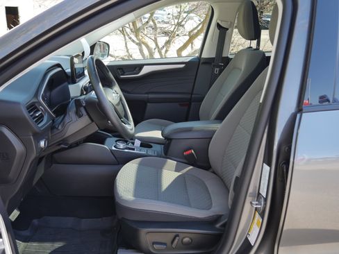 Used 2022 Ford Escape SE w/ SE Sport Appearance Package image 3