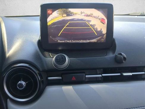 Used 2019 Toyota Yaris LE image 14