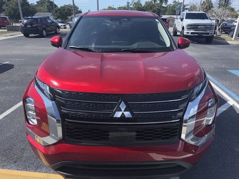 Used 2024 Mitsubishi Outlander ES FWD image 2