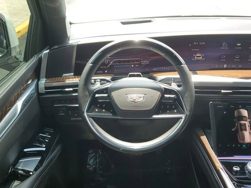 Certified 2025 Cadillac Escalade Sport Platinum AWD/4WD image 19