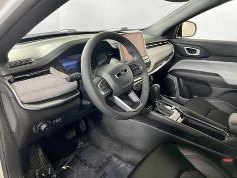 Used 2023 Jeep Compass Latitude w/ Convenience Group image 9