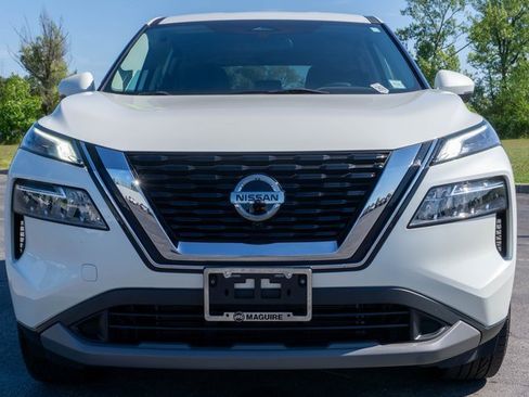 Used 2021 Nissan Rogue SV image 3