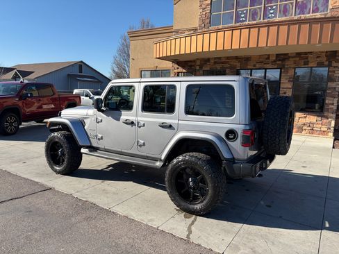Used 2018 Jeep Wrangler Unlimited Sahara image 25