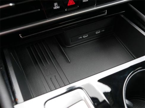 Certified 2025 Volkswagen Atlas SE image 37