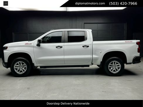 Used 2021 Chevrolet Silverado 1500 LT Trail Boss w/ Convenience Package II image 3