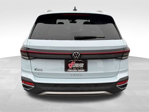 Used 2025 Volkswagen Taos SE FWD image 6