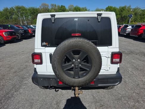 Used 2021 Jeep Wrangler Unlimited Sahara AWD/4WD image 4