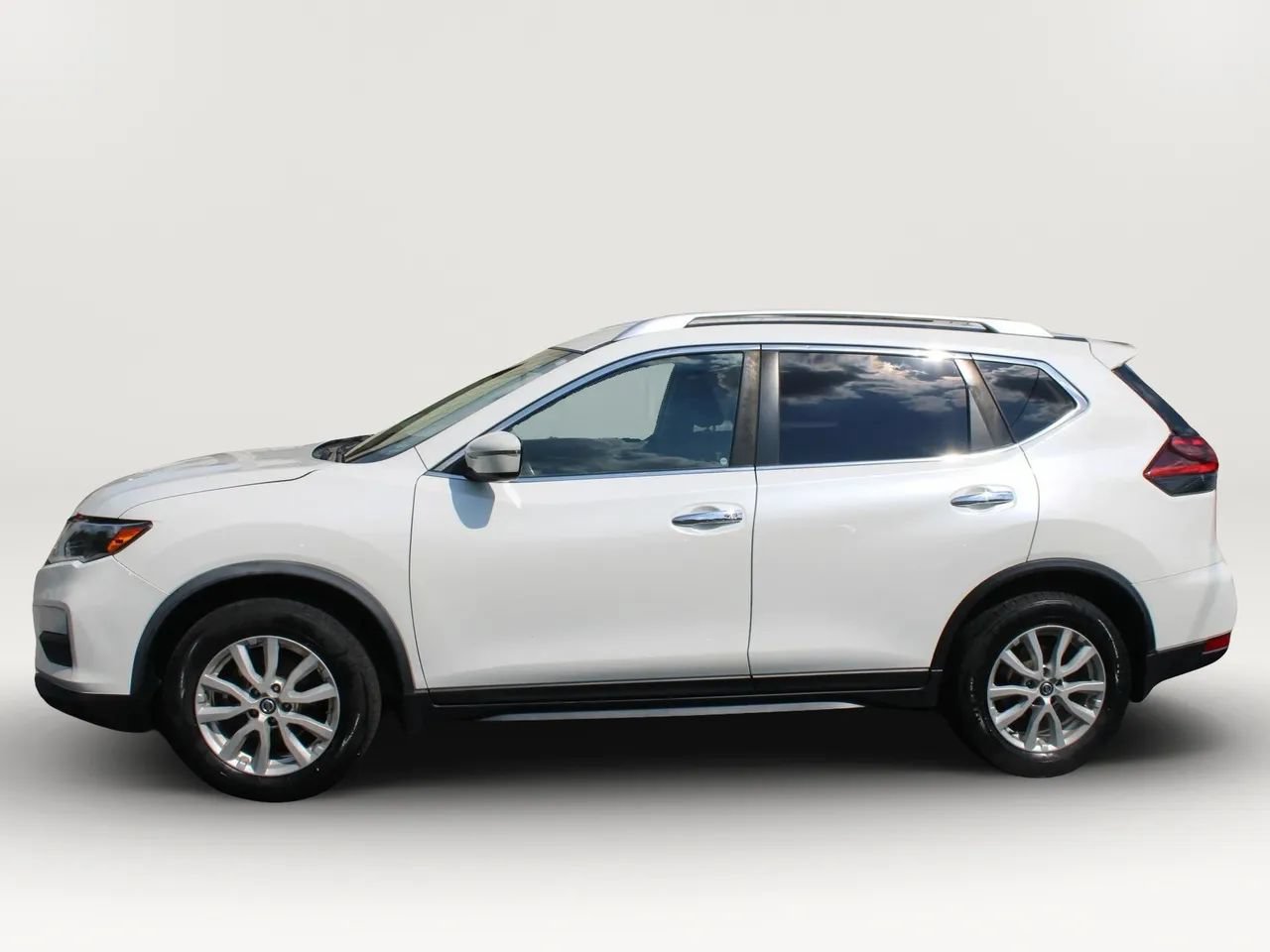 Used 2019 Nissan Rogue SV FWD image 5