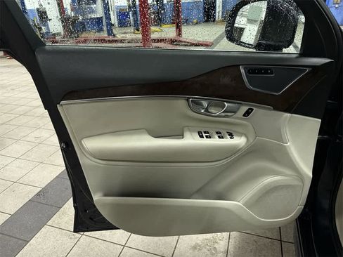 Used 2016 Volvo XC90 T6 Momentum w/ Momentum Plus Package image 31