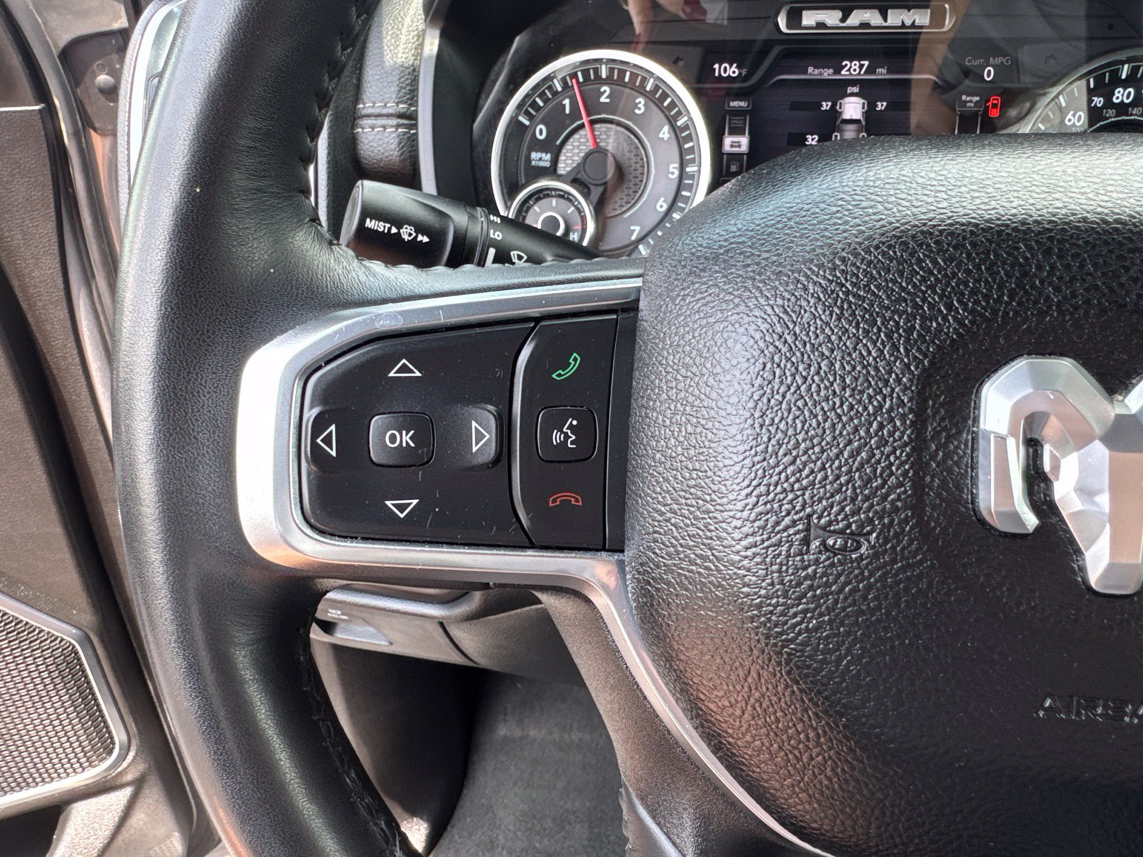 Used 2024 RAM 1500 Laramie AWD/4WD image 25