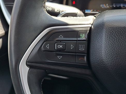 Used 2023 Jeep Grand Cherokee Altitude image 21