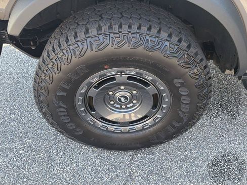 Certified 2025 Ford Bronco Outer Banks w/ Sasquatch Package AWD/4WD image 38