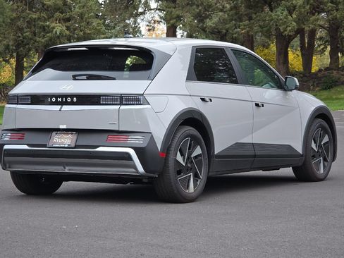 New 2025 Hyundai Ioniq 5 SE image 4