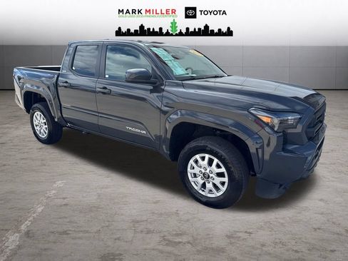 Certified 2025 Toyota Tacoma SR5 AWD/4WD image 7