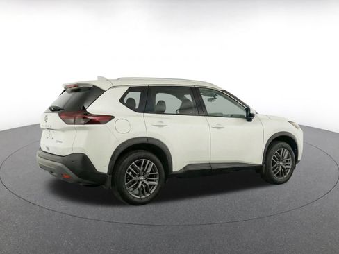 Used 2023 Nissan Rogue S AWD/4WD image 9