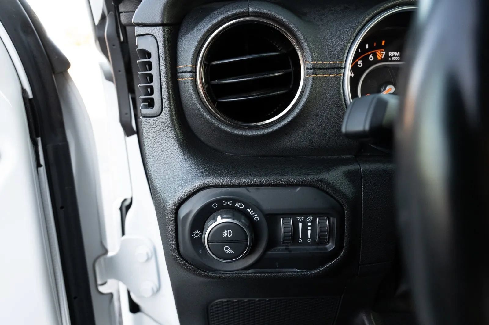Used 2022 Jeep Gladiator Overland AWD/4WD image 21